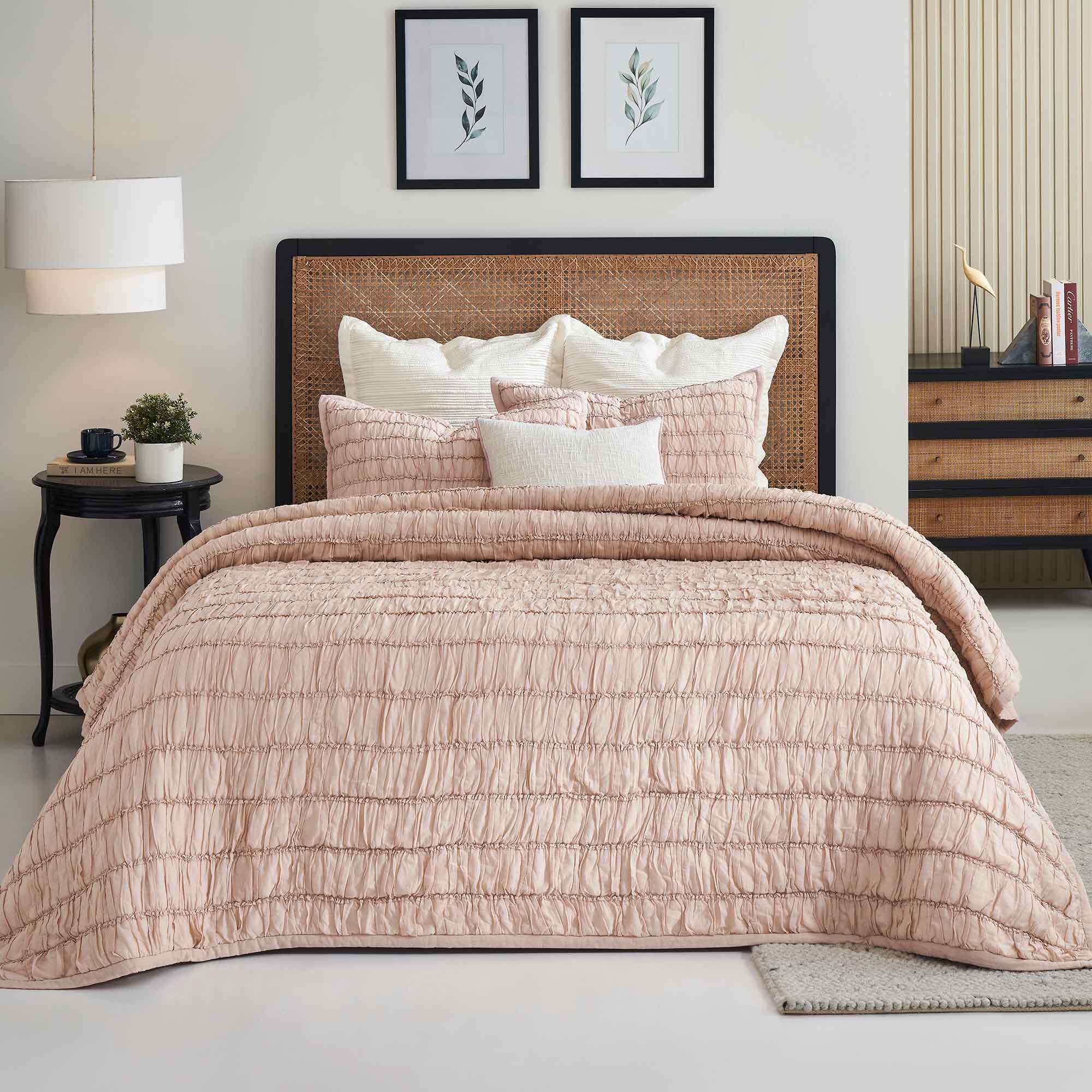 Rosevell Quilt Set