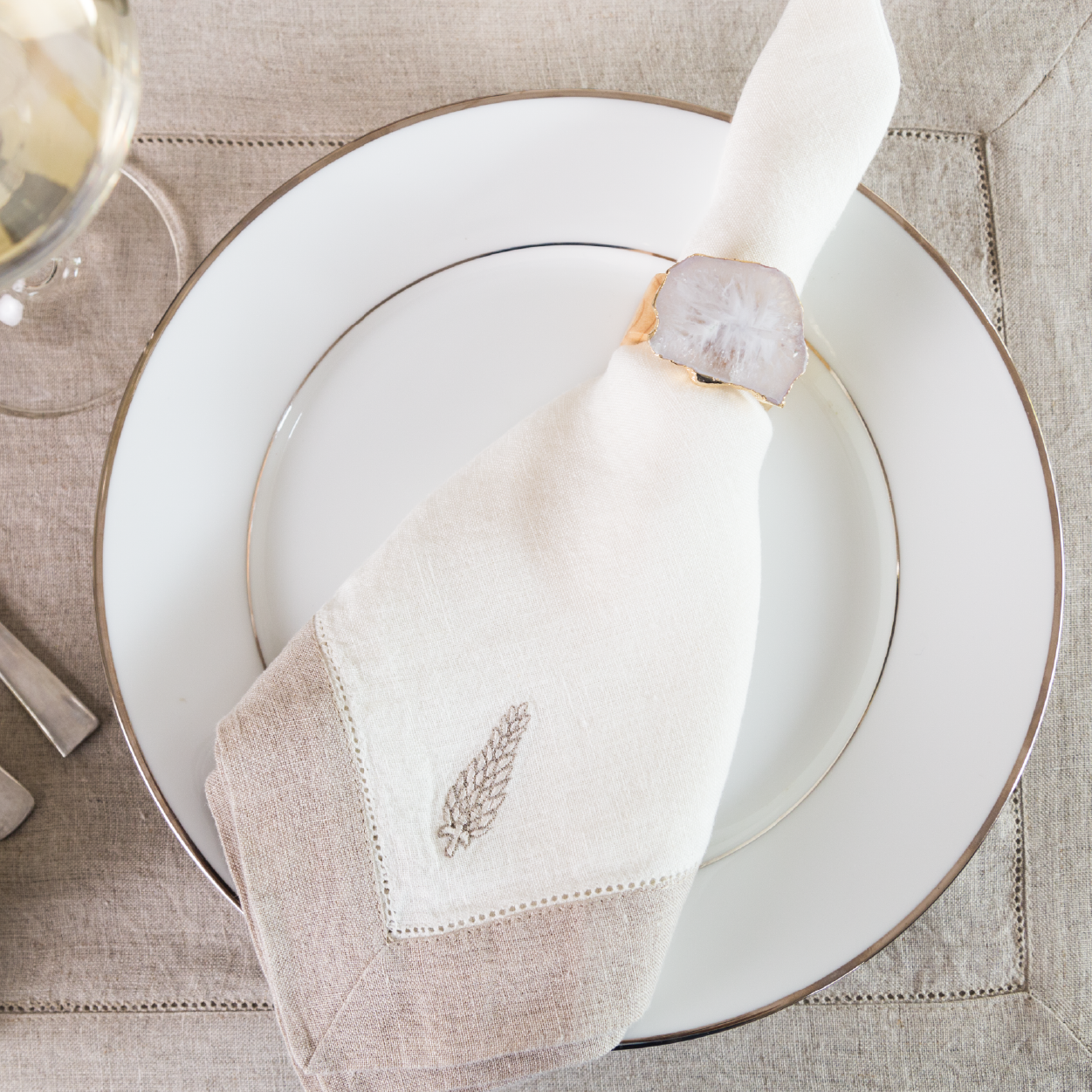 Pine Hop Dinner Napkin, Beige (Set of 6)