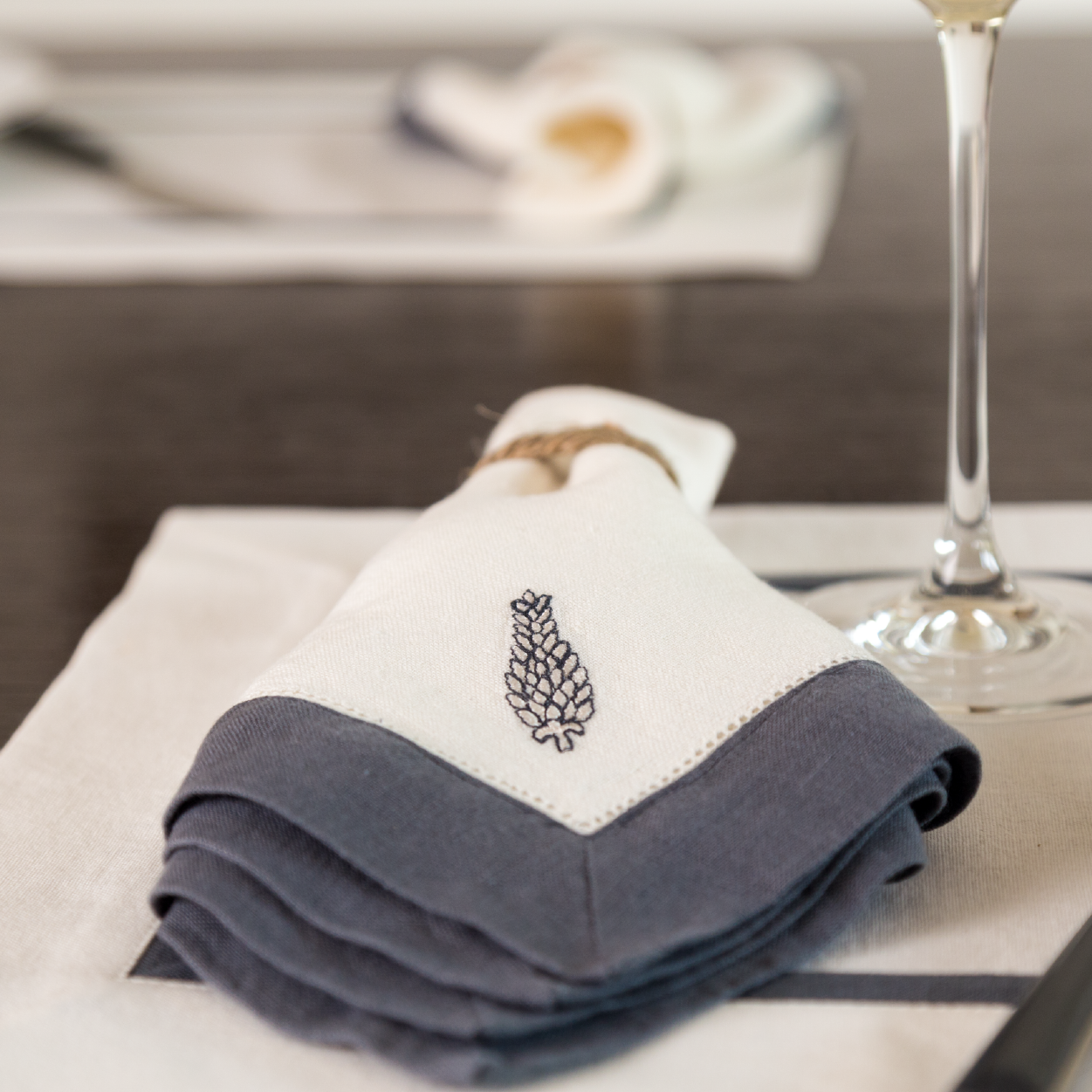 Pine Hop Dinner Napkin, Blue (Set of 6)
